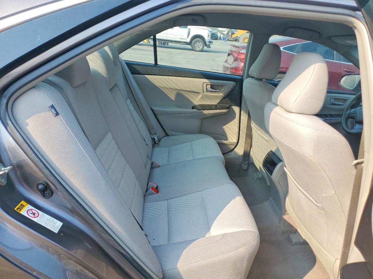 2016 Toyota Camry Le - zdjęcie 10