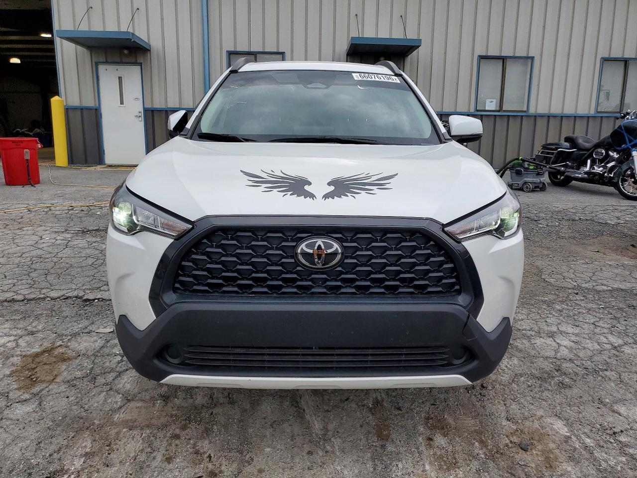 2024 Toyota Corolla Cross Le - zdjęcie 5