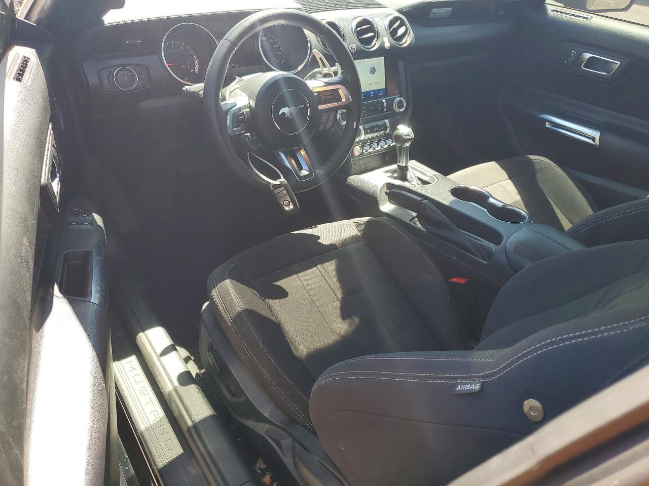 2021 Ford Mustang - zdjęcie 8