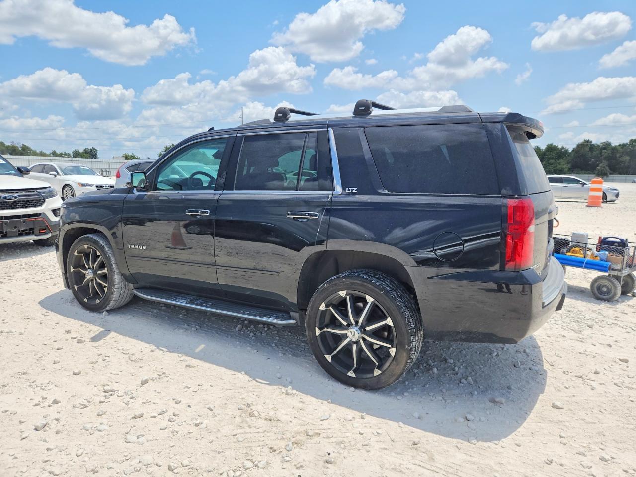 2015 Chevrolet Tahoe C1500 Ltz - zdjęcie 2