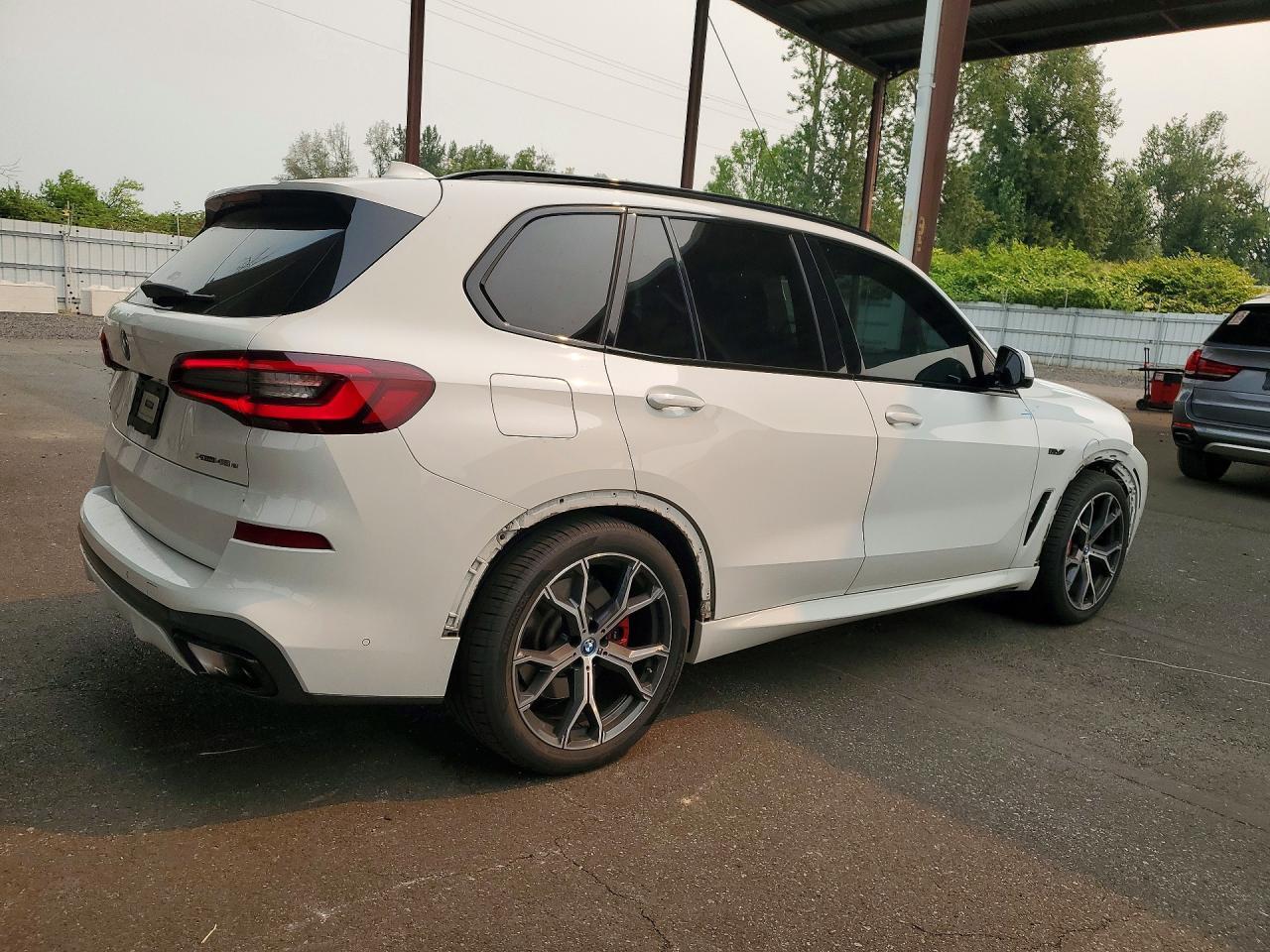 2023 BMW X5 xDrive45E - zdjęcie 3