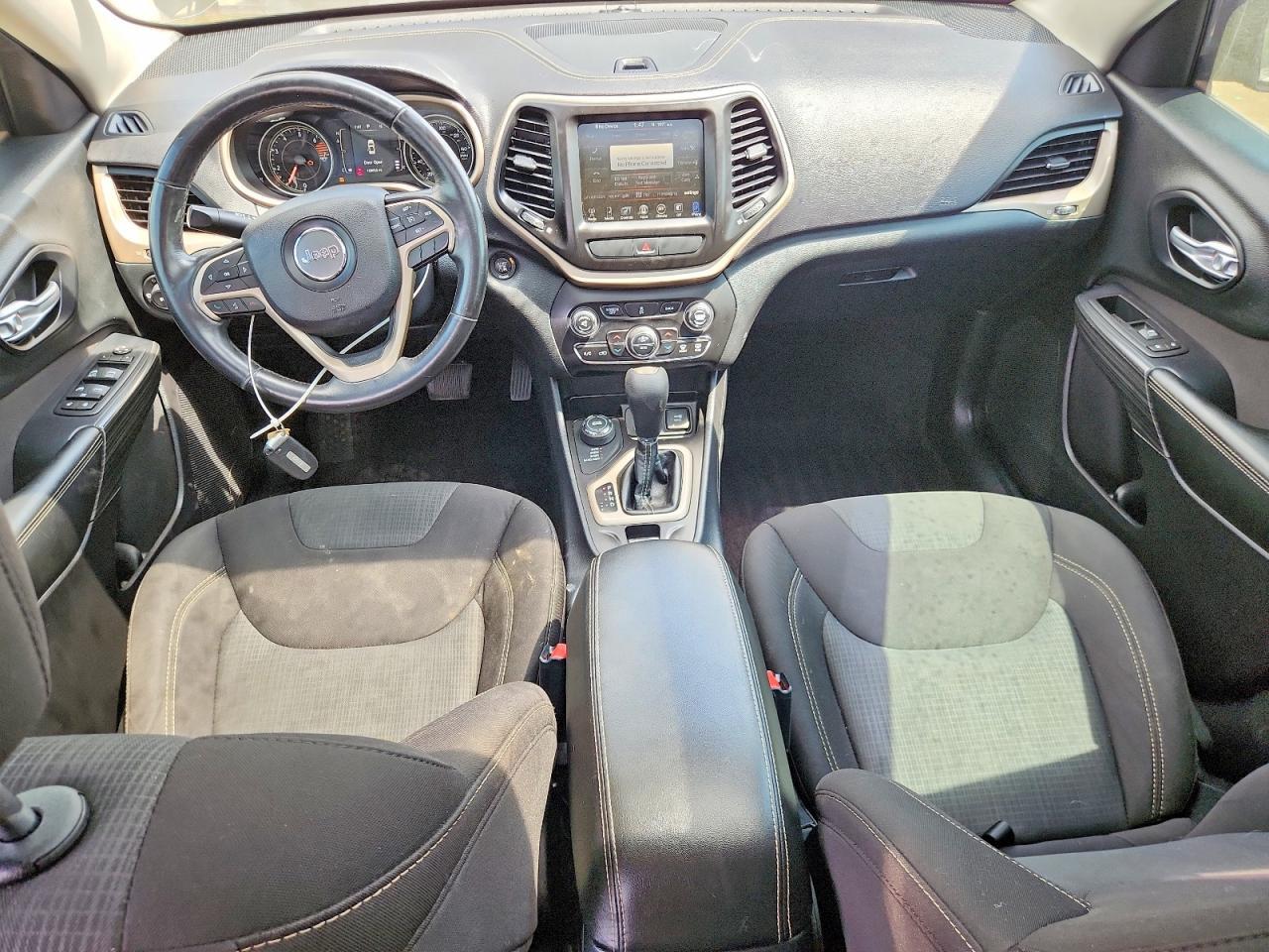 2016 Jeep Cherokee Latitude - zdjęcie 8