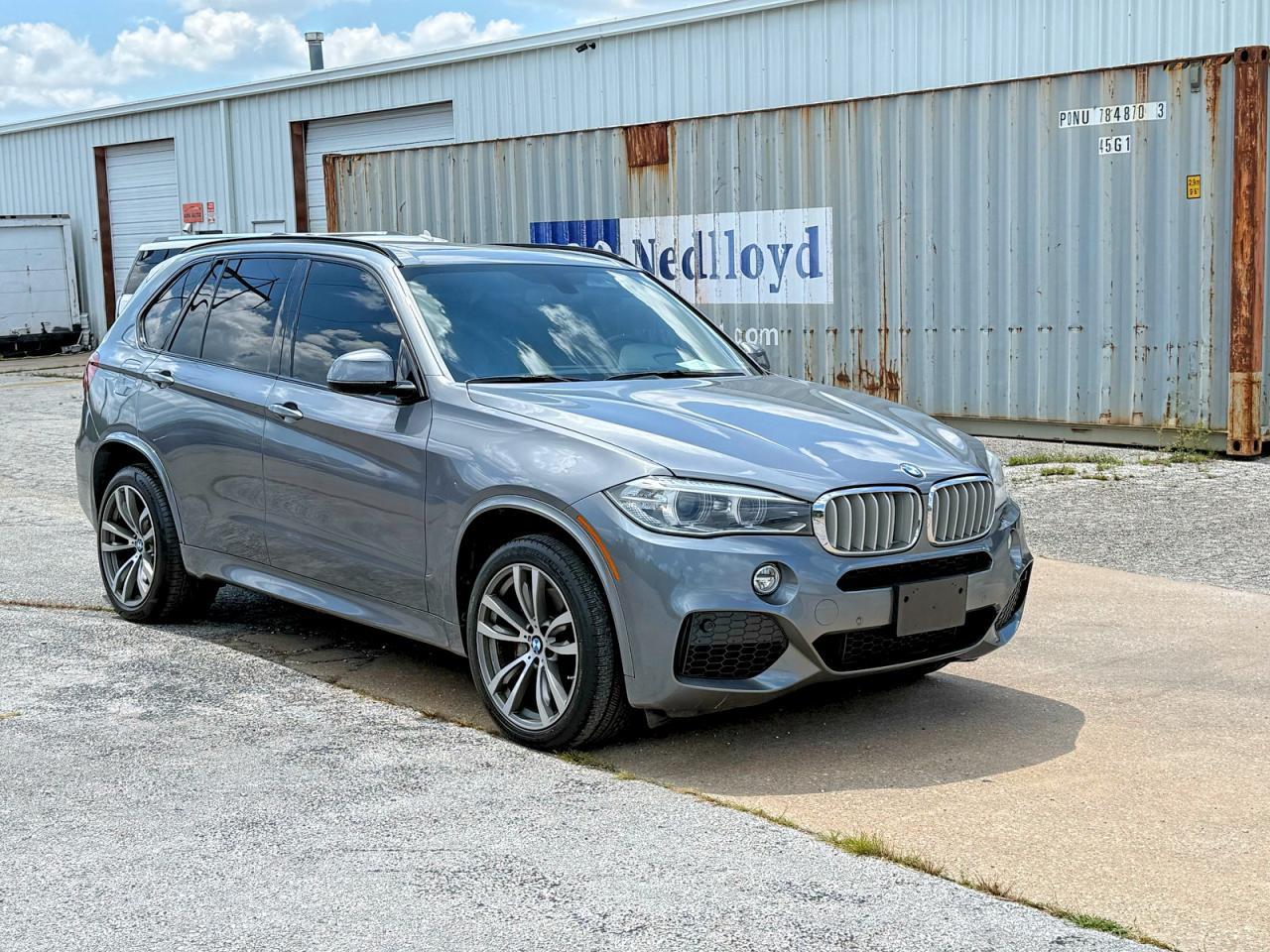 2015 BMW X5 xDrive50I - zdjęcie główne