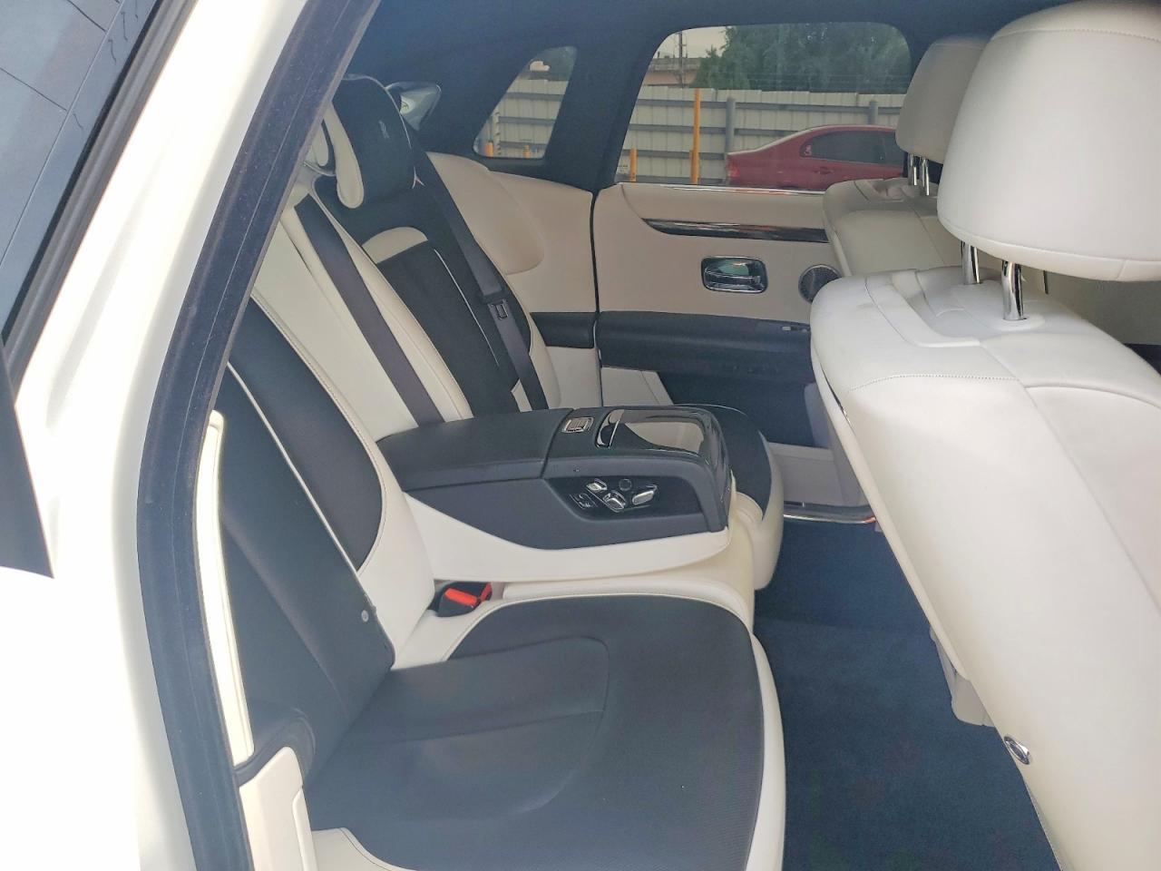 2022 Rolls-Royce Ghost Black Badge - zdjęcie 10