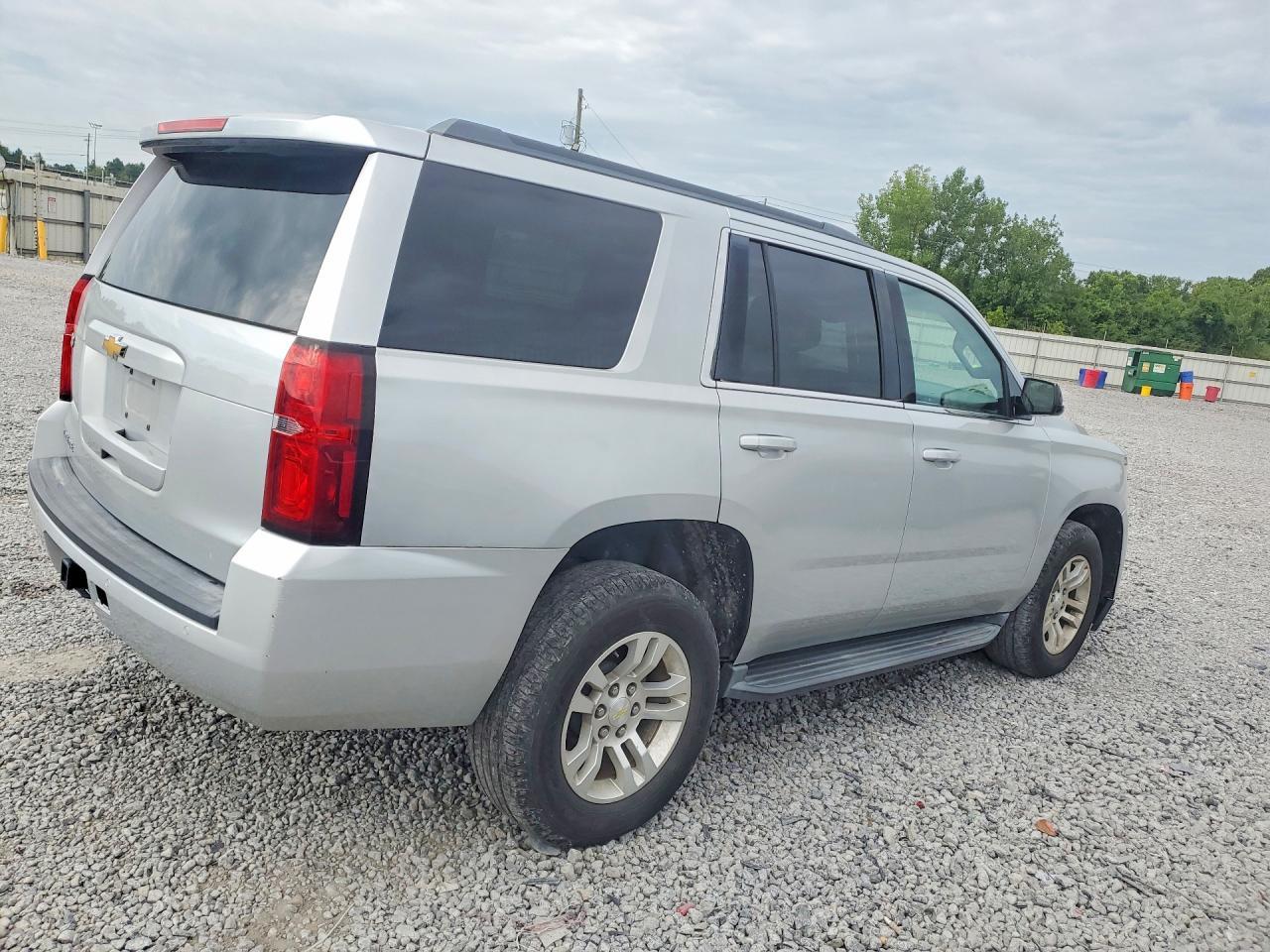 2015 Chevrolet Tahoe C1500 Ls - zdjęcie 3