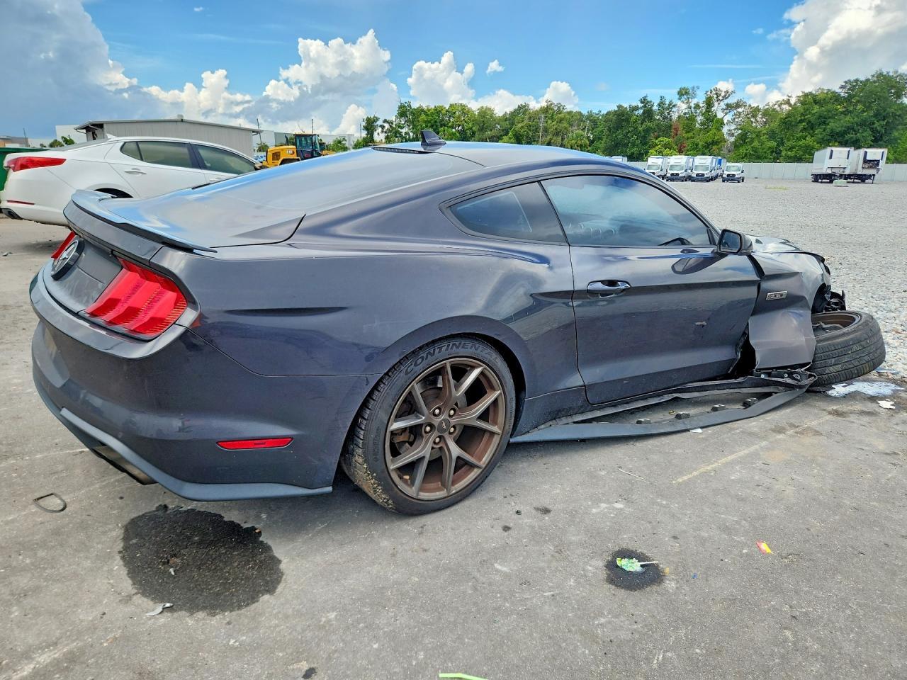 2022 Ford Mustang - zdjęcie 3