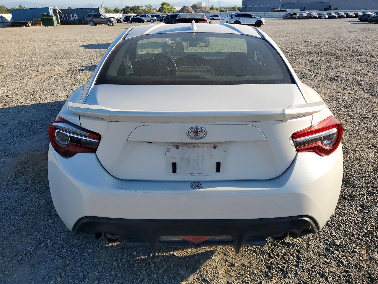 2017 Toyota 86 Base - zdjęcie 6