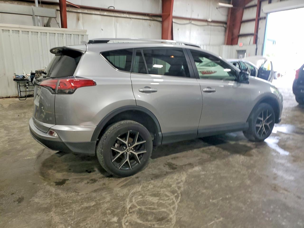 2018 Toyota Rav4 Se - zdjęcie 3
