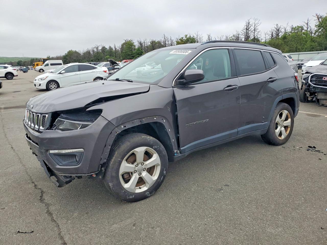 2019 Jeep Compass Latitude - zdjęcie główne