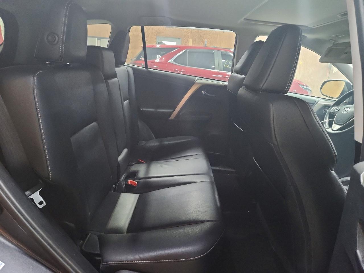 2015 Toyota Rav4 Limited - zdjęcie 11