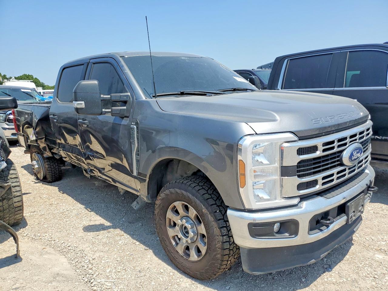 2024 Ford F250 Super Duty - zdjęcie 4