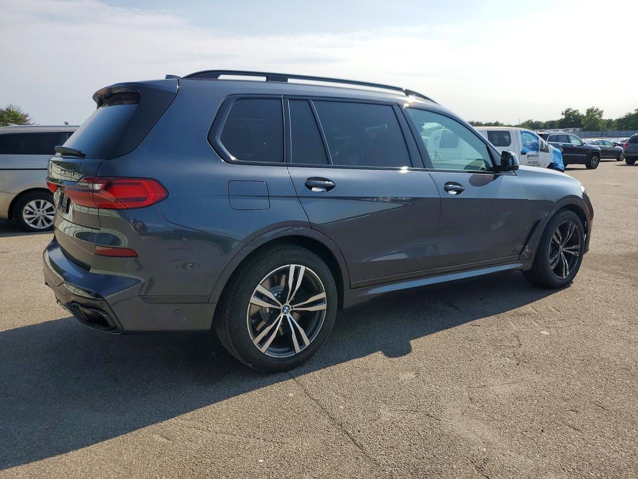 2021 BMW X7 M50I - zdjęcie 3