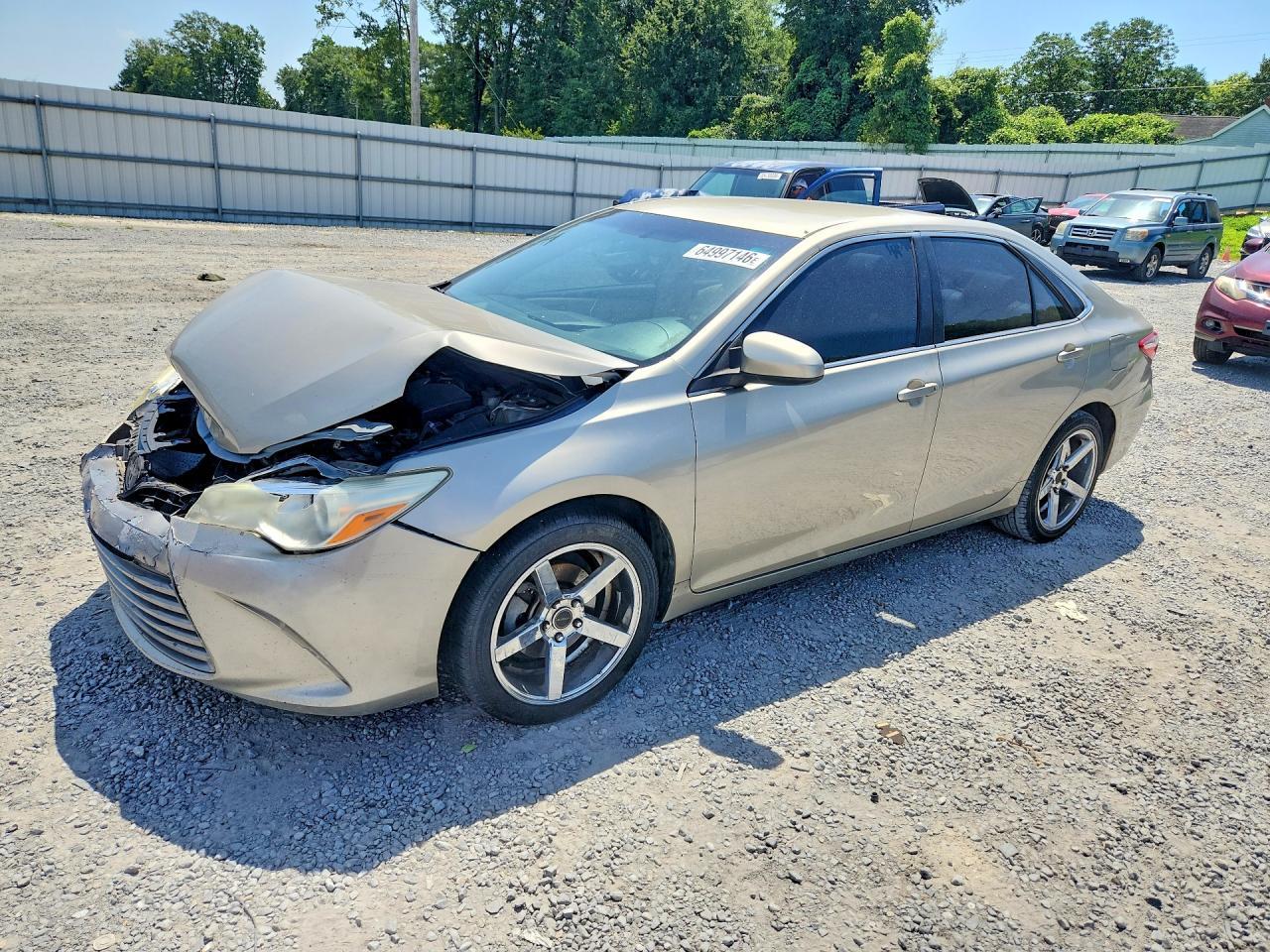 2015 Toyota Camry Le - zdjęcie główne