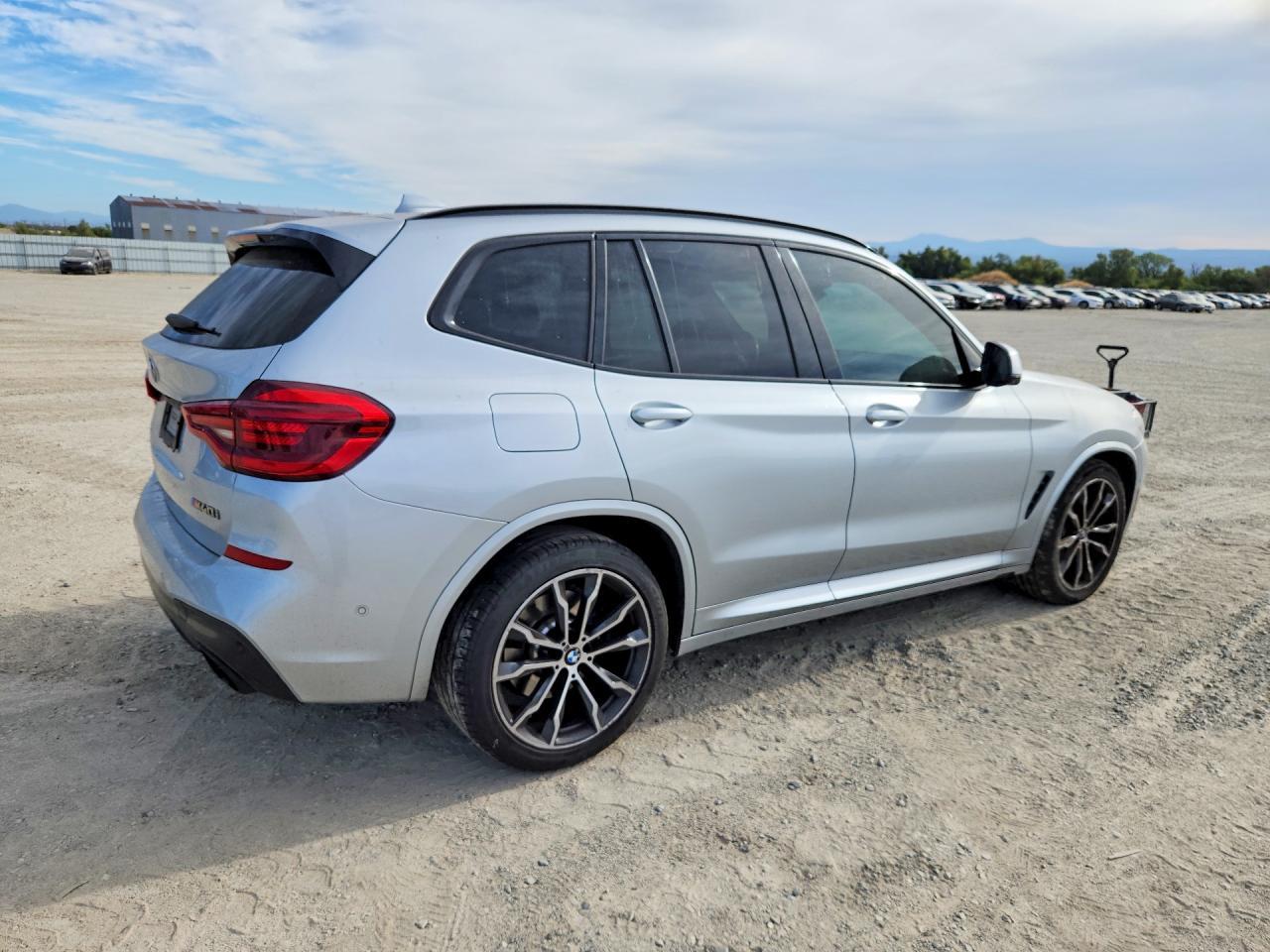 2021 BMW X3 xDrivem40I - zdjęcie 3
