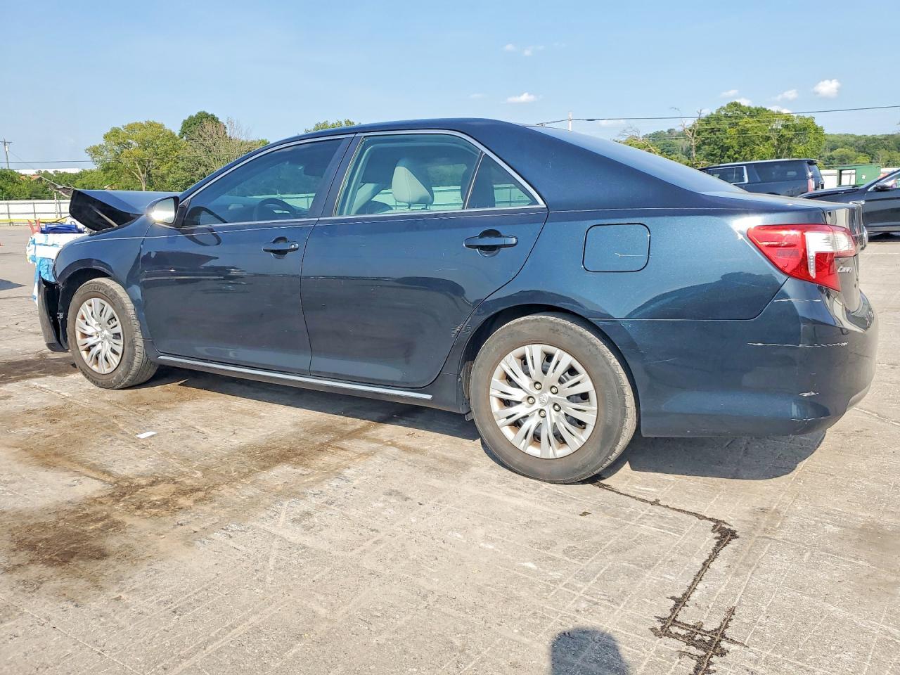2014 Toyota Camry Le - zdjęcie 2