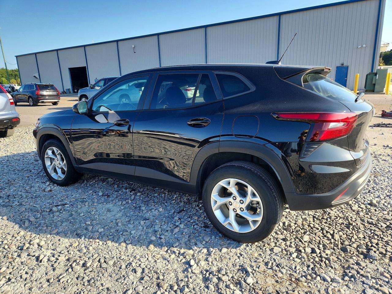 2024 Chevrolet Trax Ls - zdjęcie 2