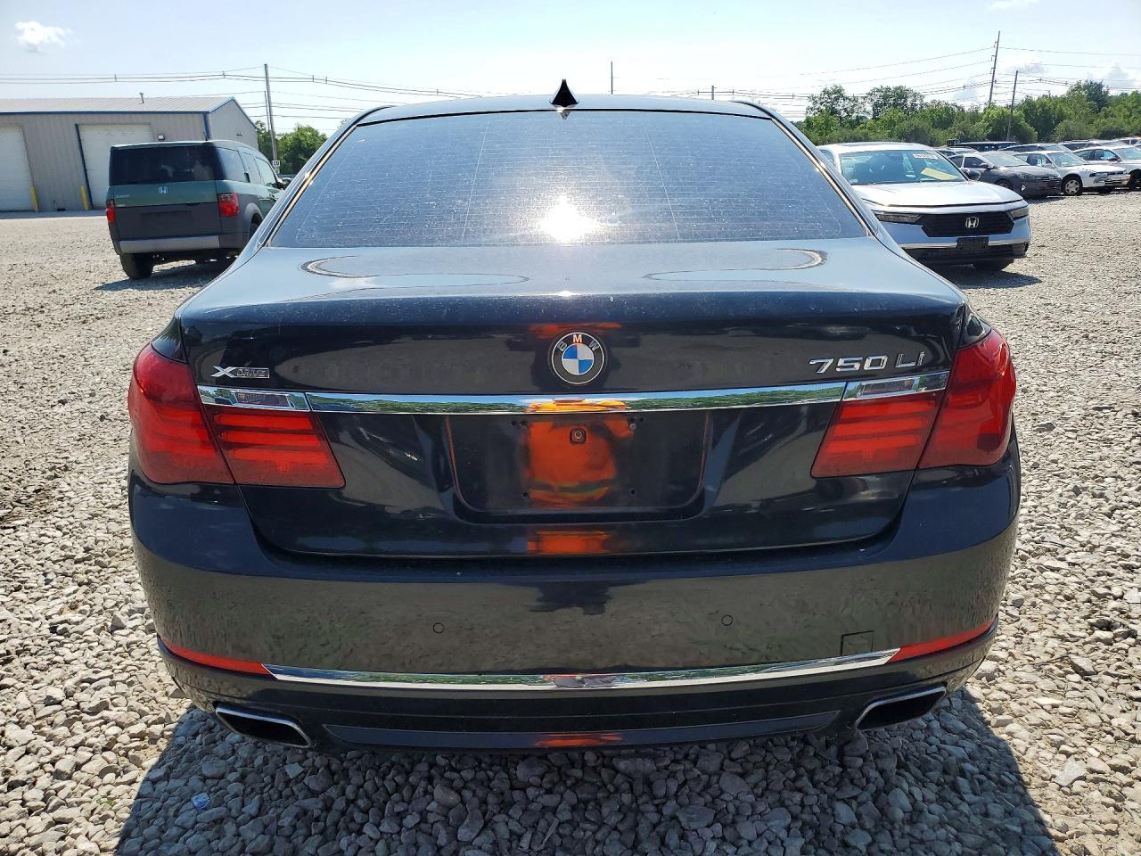 2015 BMW Seria 7 740Li - zdjęcie 6