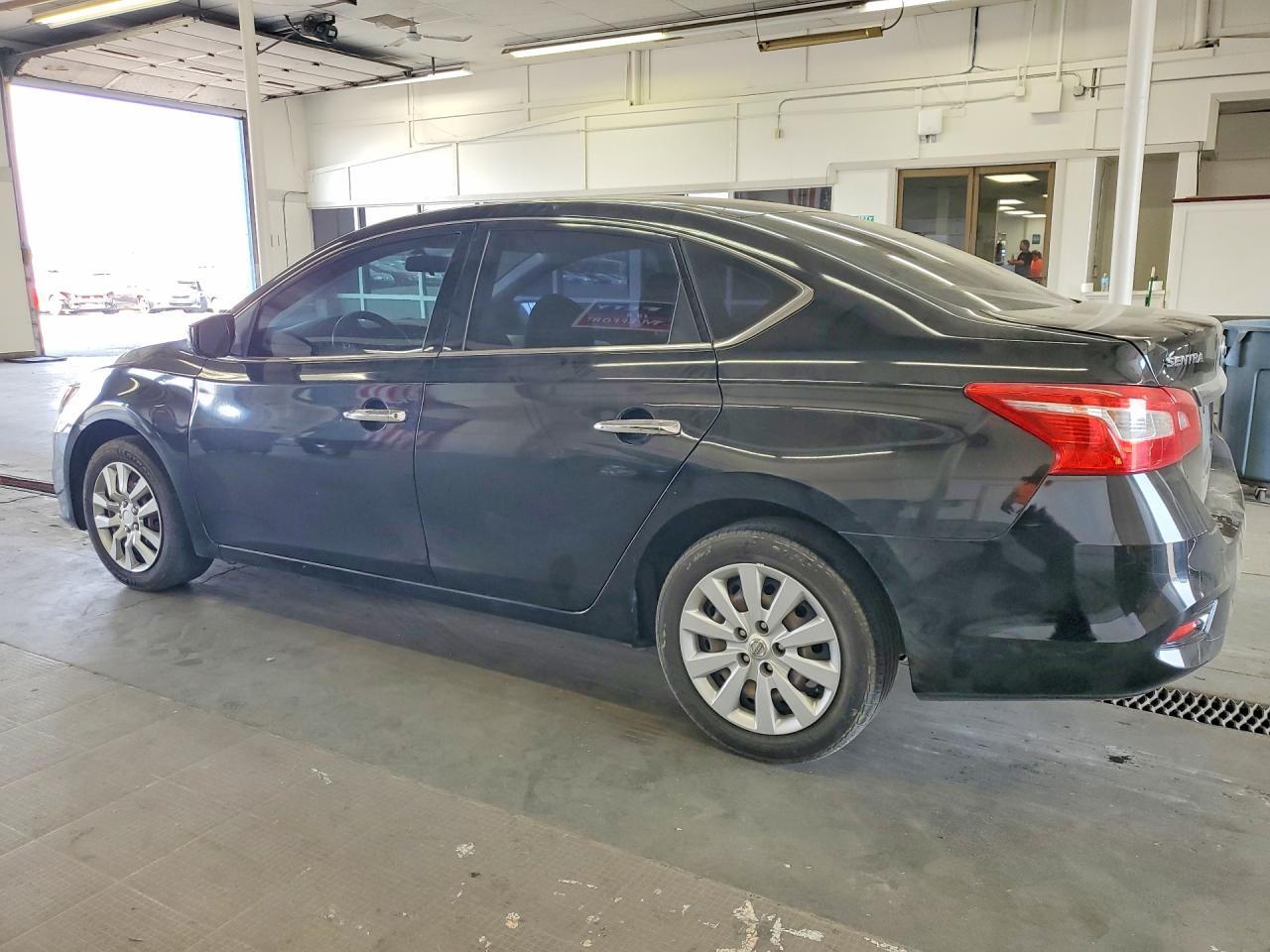 2019 Nissan Sentra S - zdjęcie 2