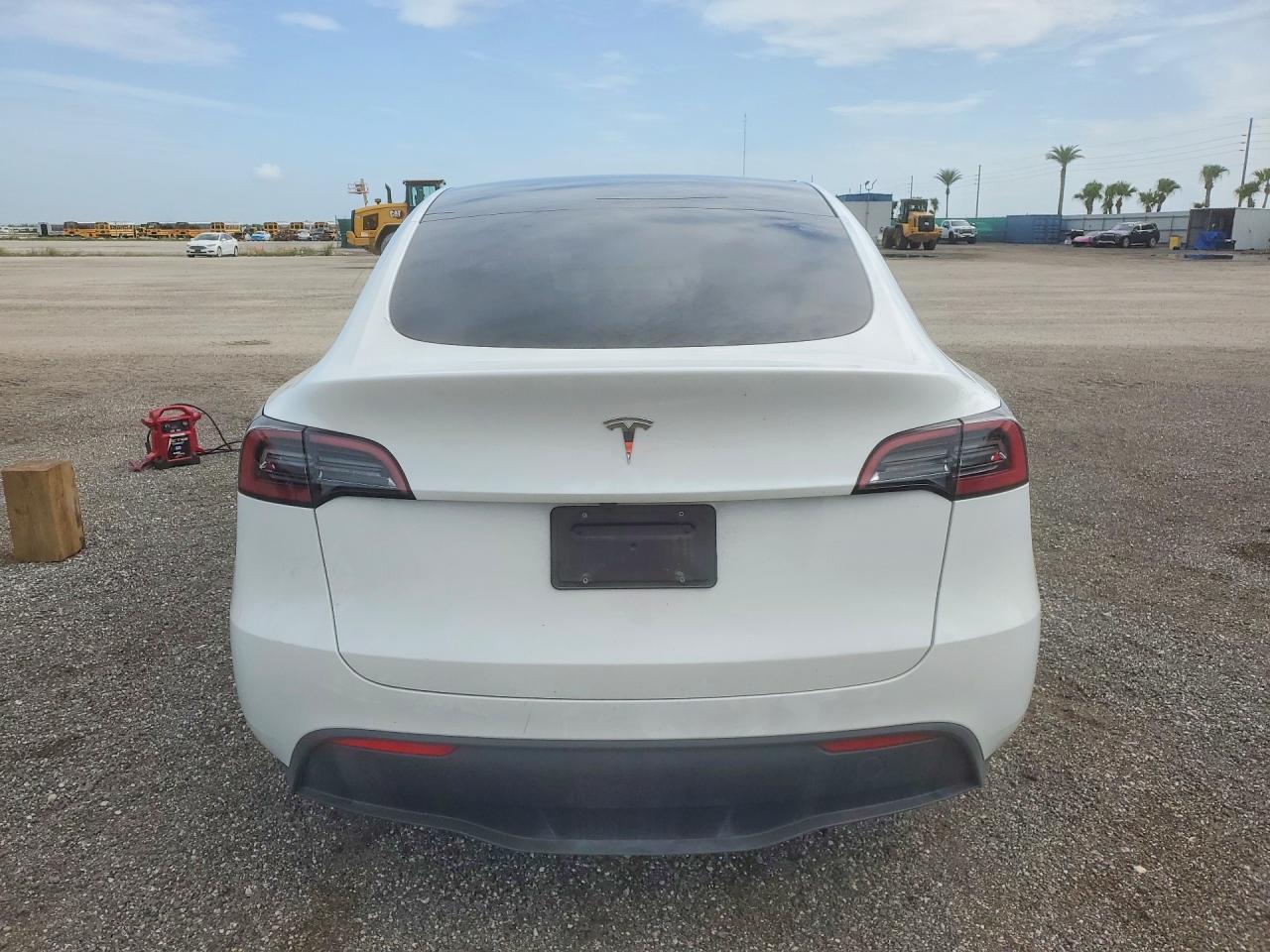 2024 Tesla Model Y - zdjęcie 6