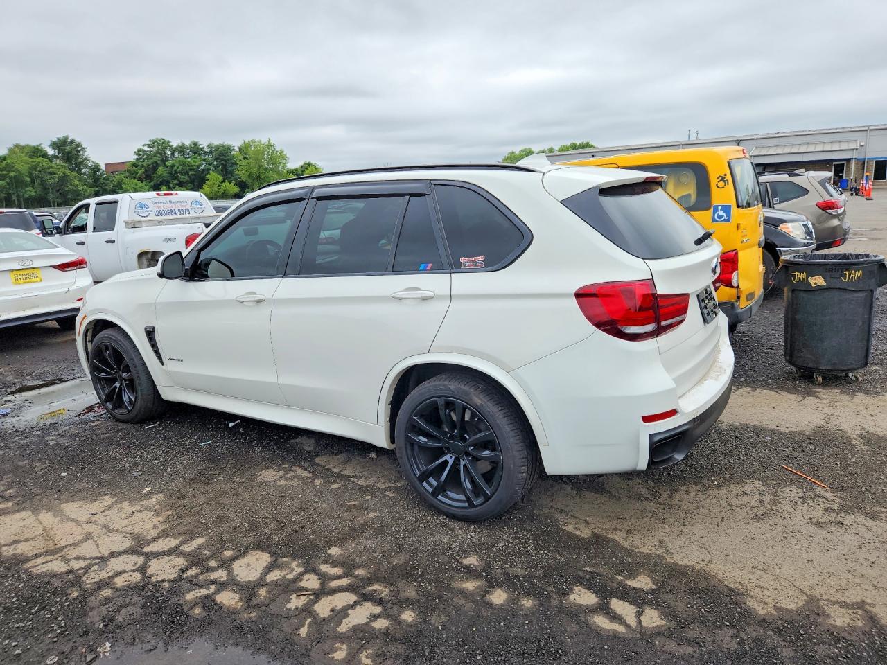 2017 BMW X5 xDrive50I - zdjęcie 2