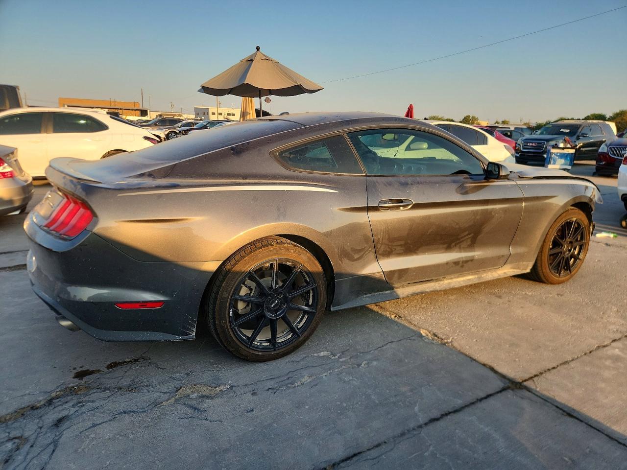 2019 Ford Mustang - zdjęcie 3