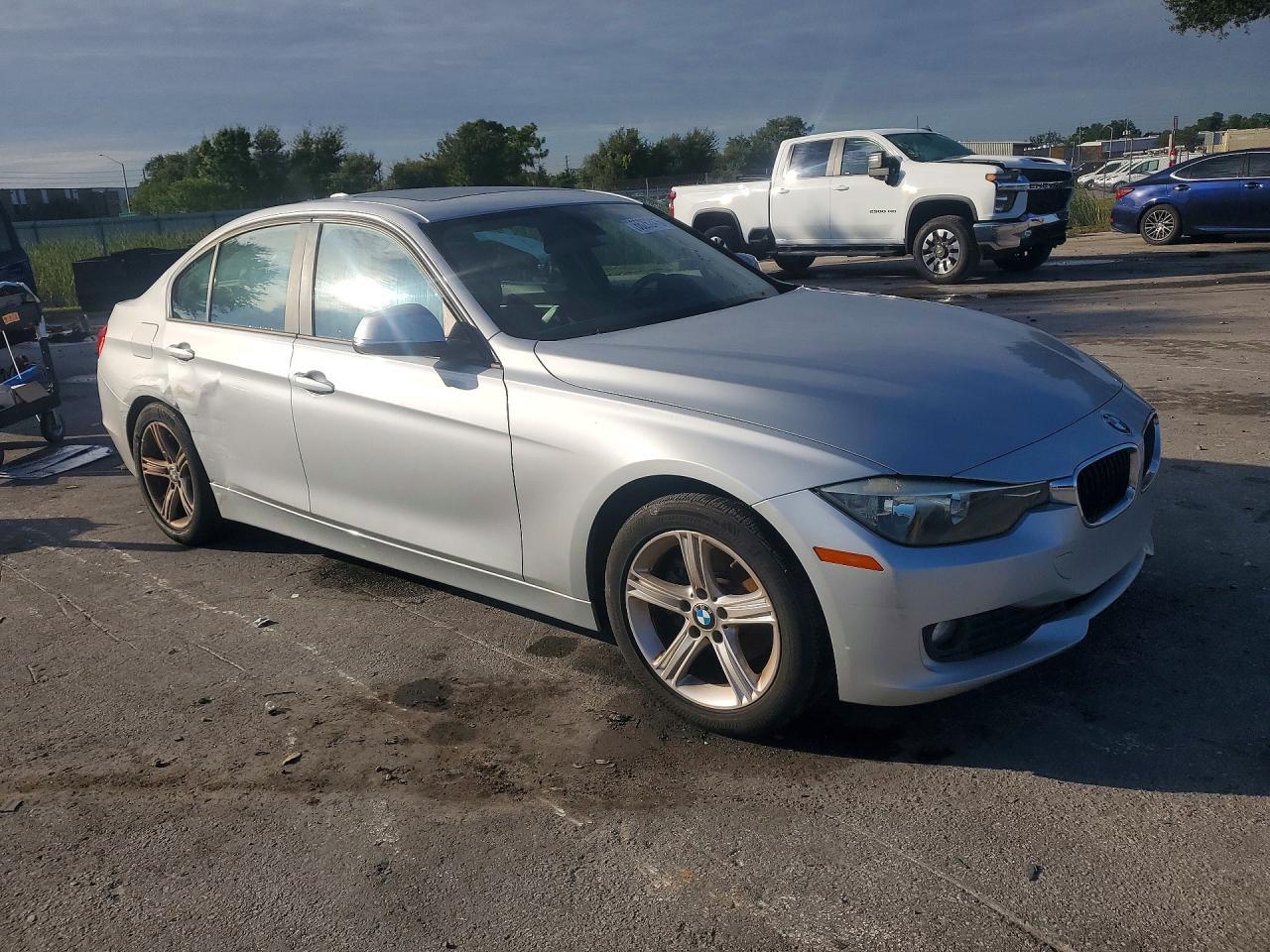2013 BMW 320 I - zdjęcie 4