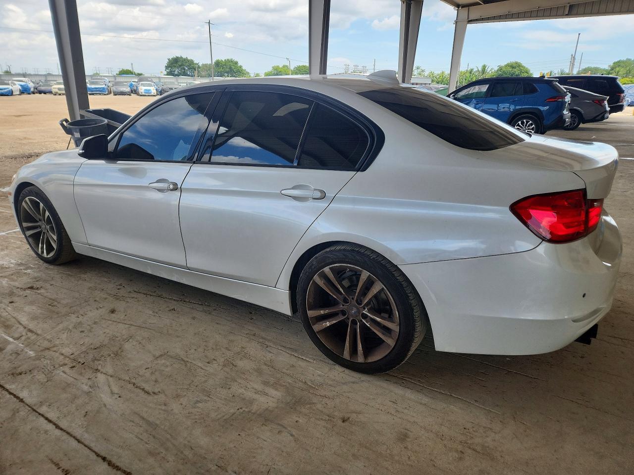 2015 BMW 328 I - zdjęcie 2