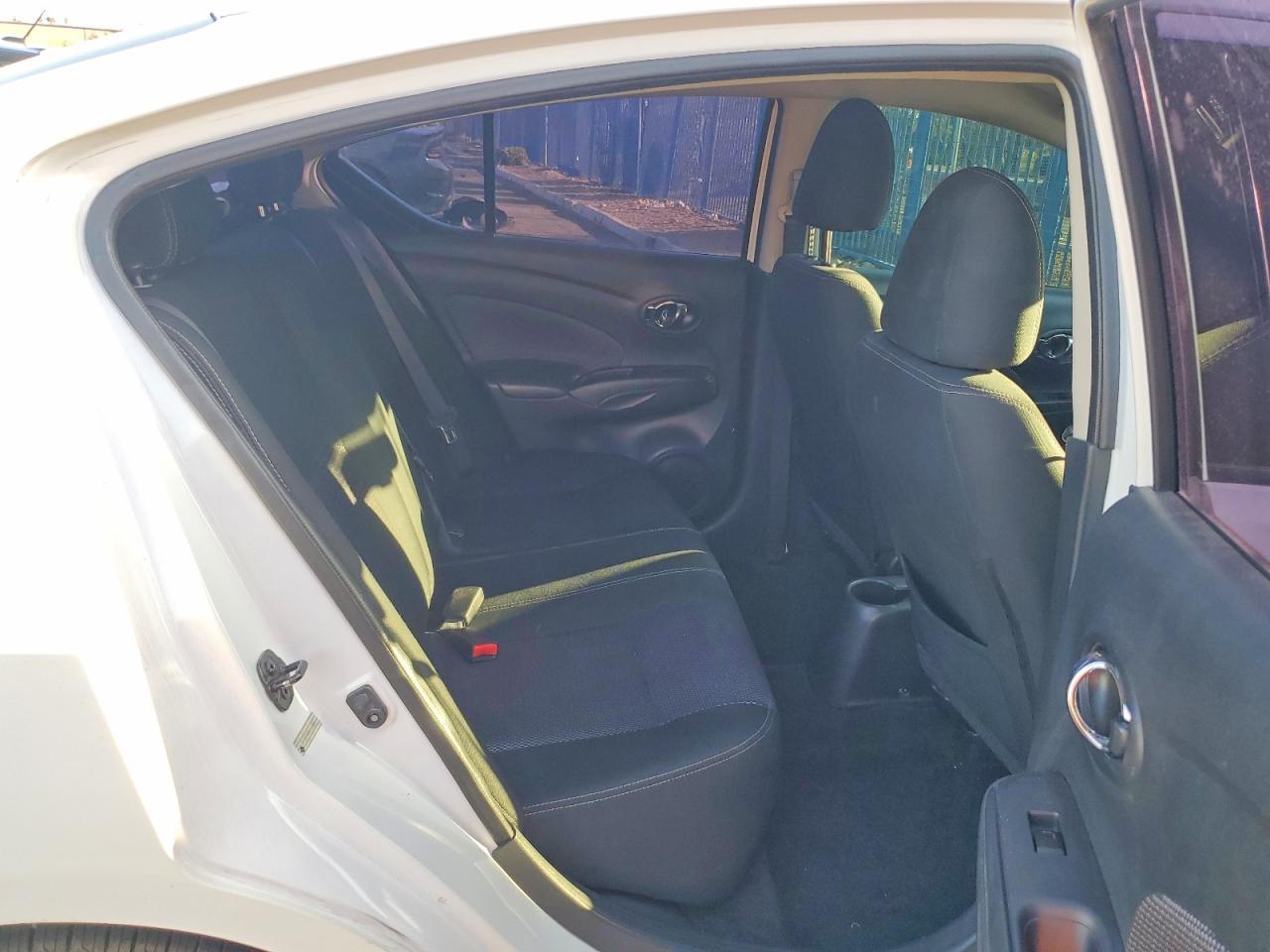 2017 Nissan Versa 1.6 S - zdjęcie 11