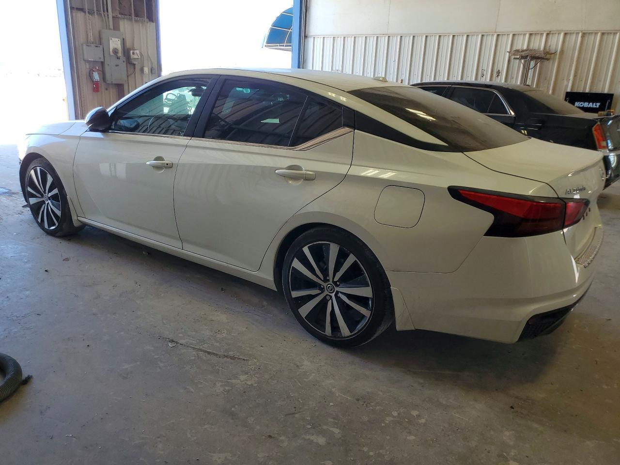 2019 Nissan Altima Sr - zdjęcie 2