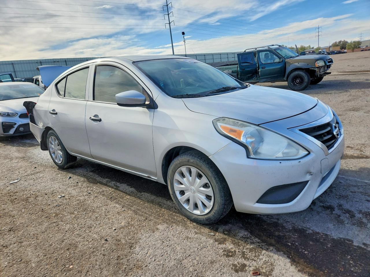2016 Nissan Versa 1.6 S - zdjęcie 4