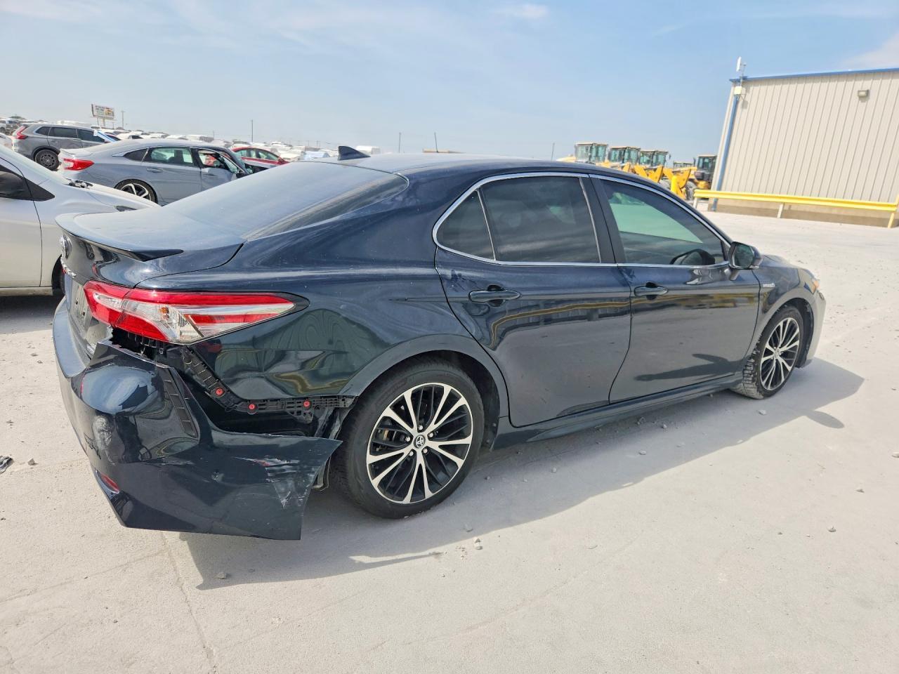 2019 Toyota Camry Hybrid Se - zdjęcie 3