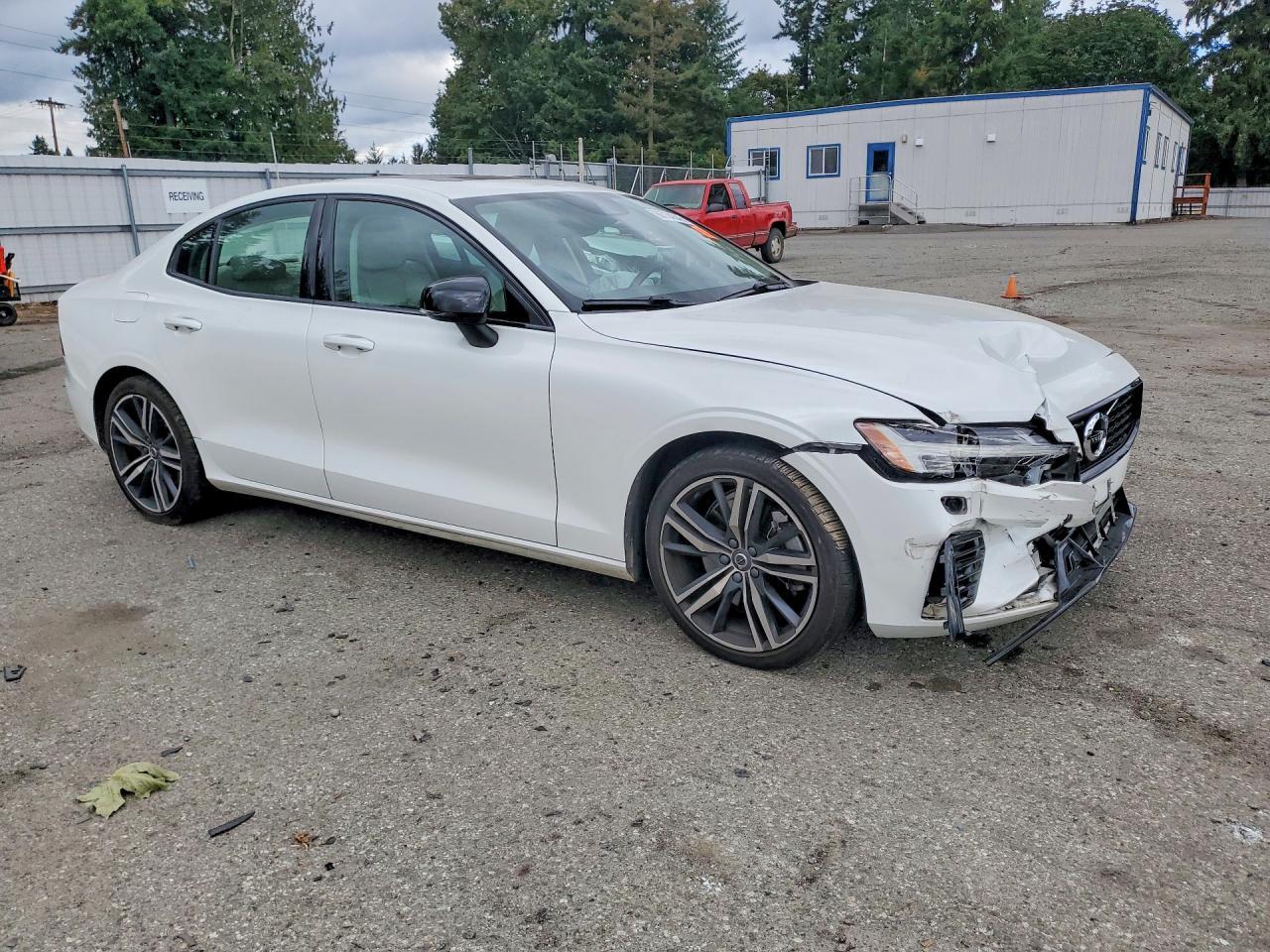 2022 Volvo S60 T8 Recharge R-Design Expressio - zdjęcie 4