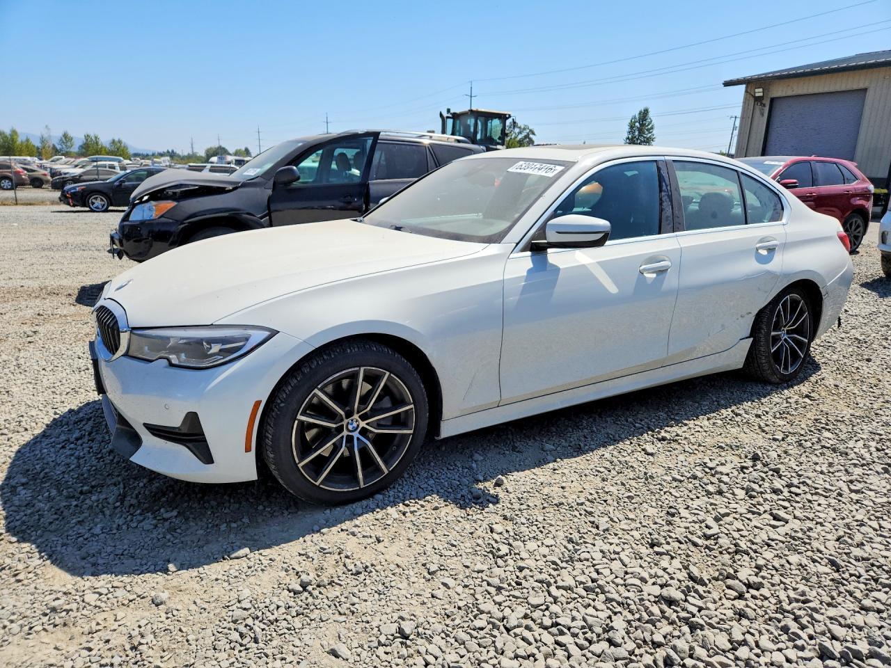 2020 BMW Seria 3 330i - zdjęcie główne