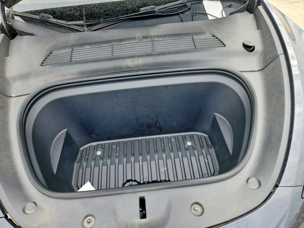 2024 Tesla Model Y - zdjęcie 11
