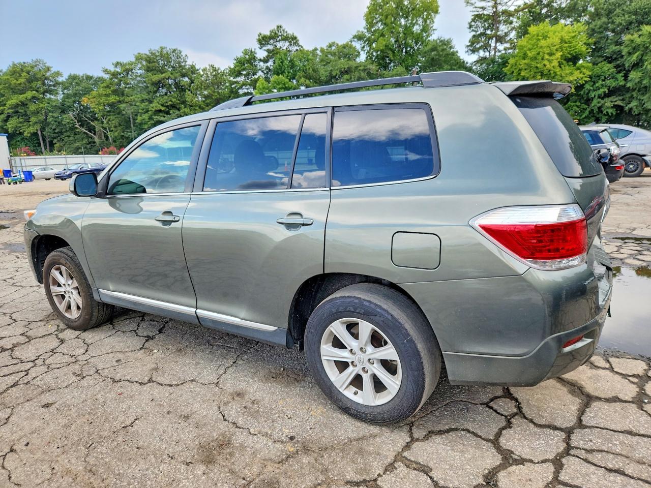 2013 Toyota Highlander Plus - zdjęcie 2