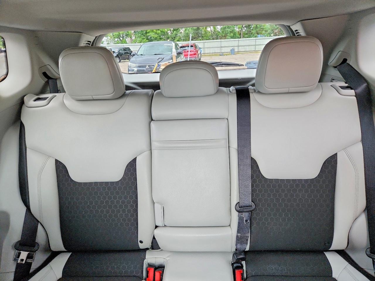2018 Jeep Compass Latitude - zdjęcie 10