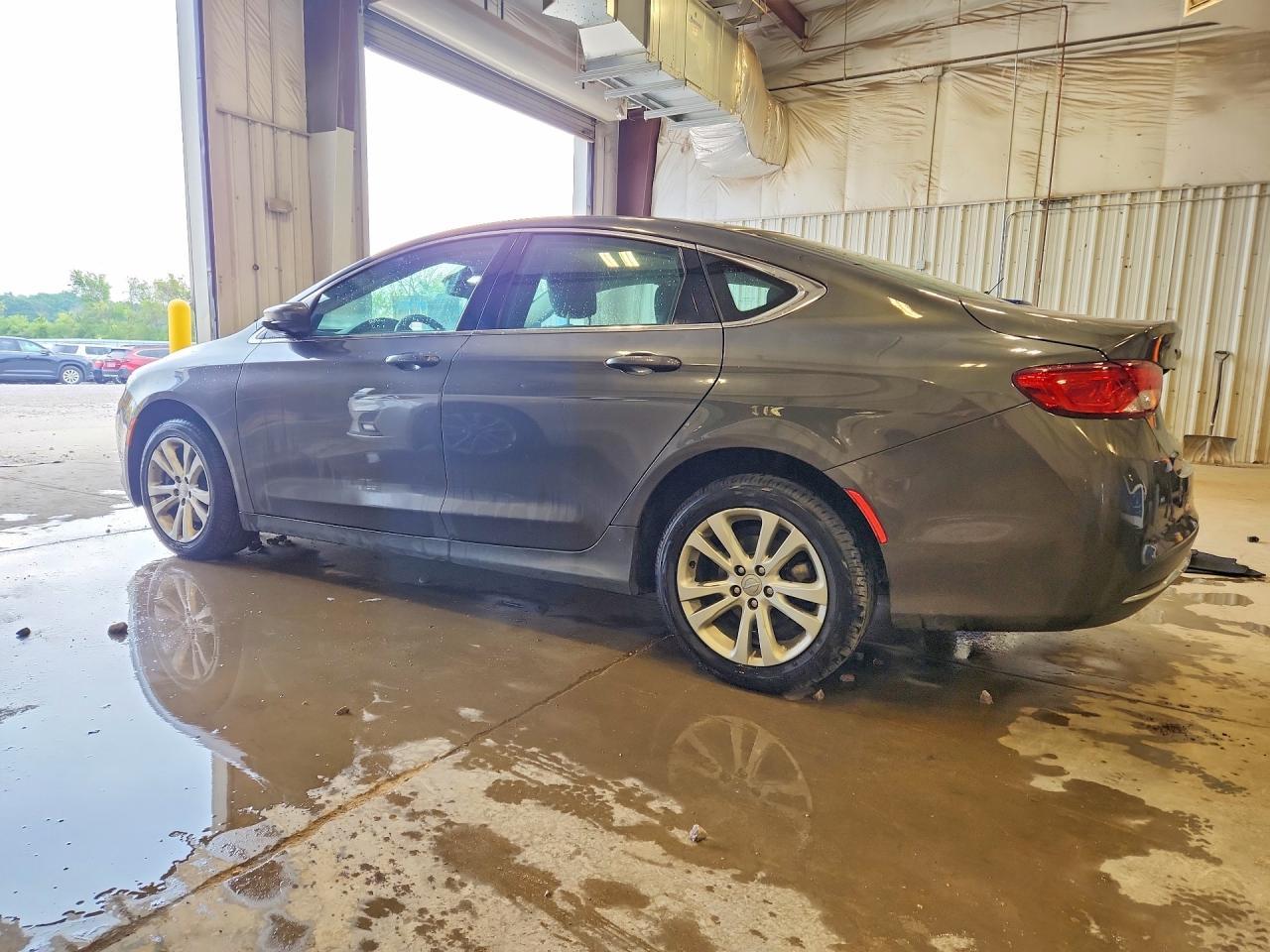 2016 Chrysler 200 Limited - zdjęcie 2