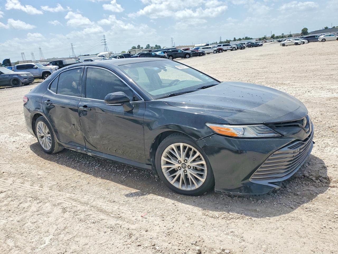 2018 Toyota Camry Xle - zdjęcie 4