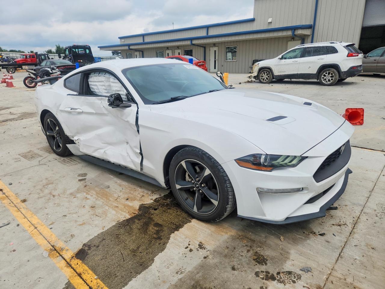 2020 Ford Mustang - zdjęcie 4