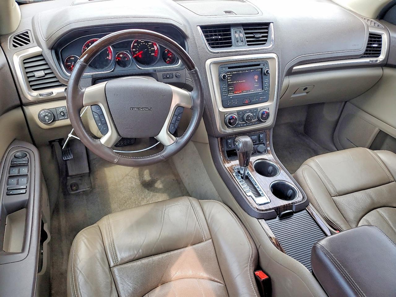 2016 GMC Acadia Denali - zdjęcie 8