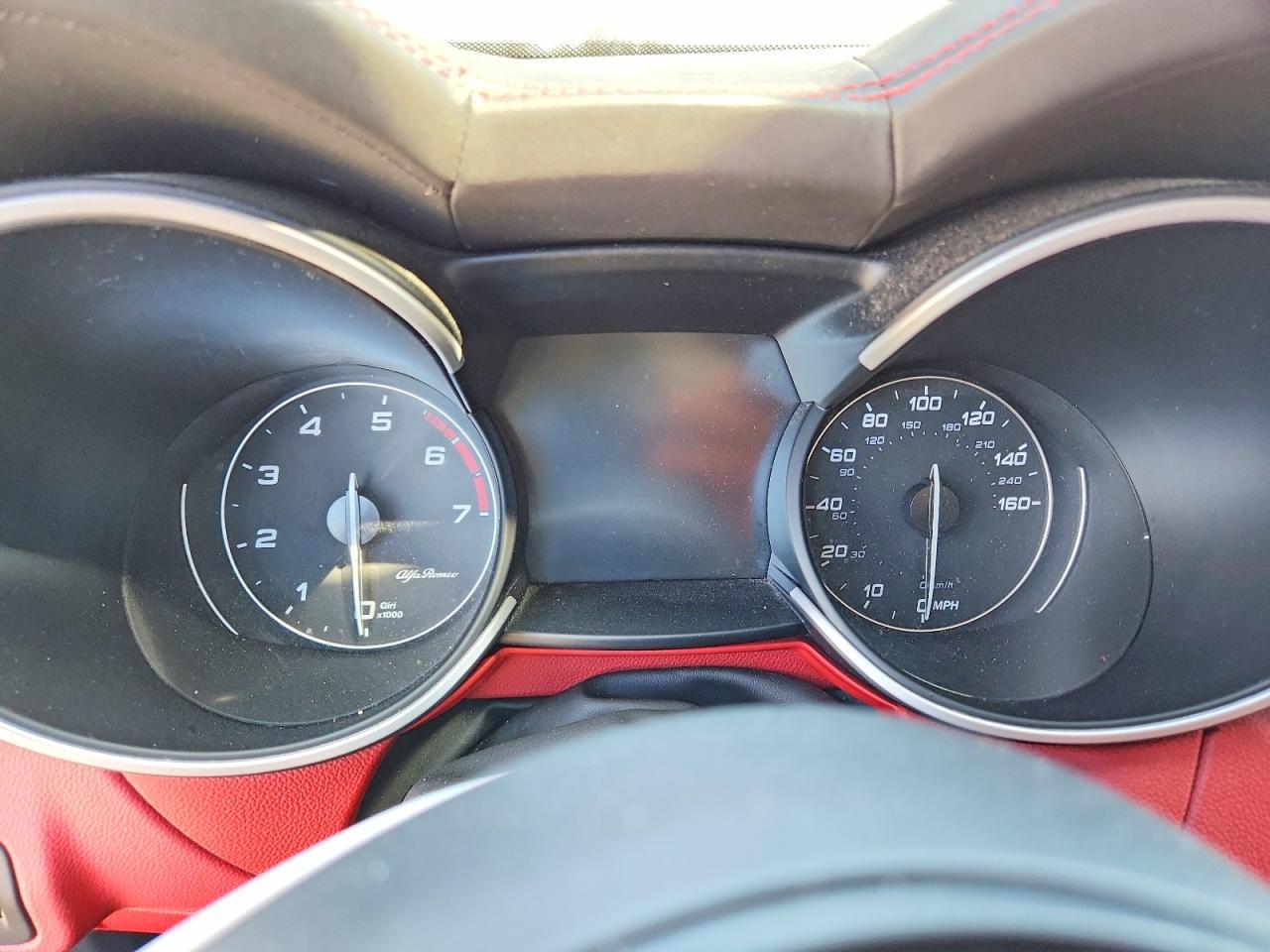 2021 Alfa Romeo Stelvio Ti - zdjęcie 9