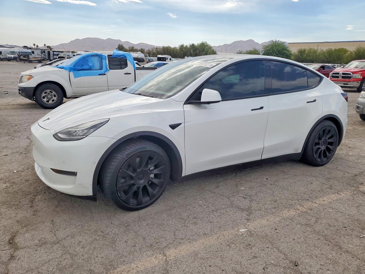 2022 Tesla Model Y - zdjęcie główne