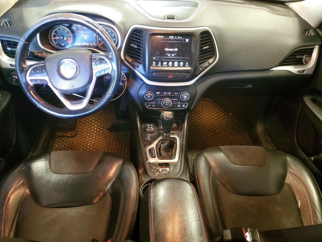 2015 Jeep Cherokee Trailhawk - zdjęcie 8