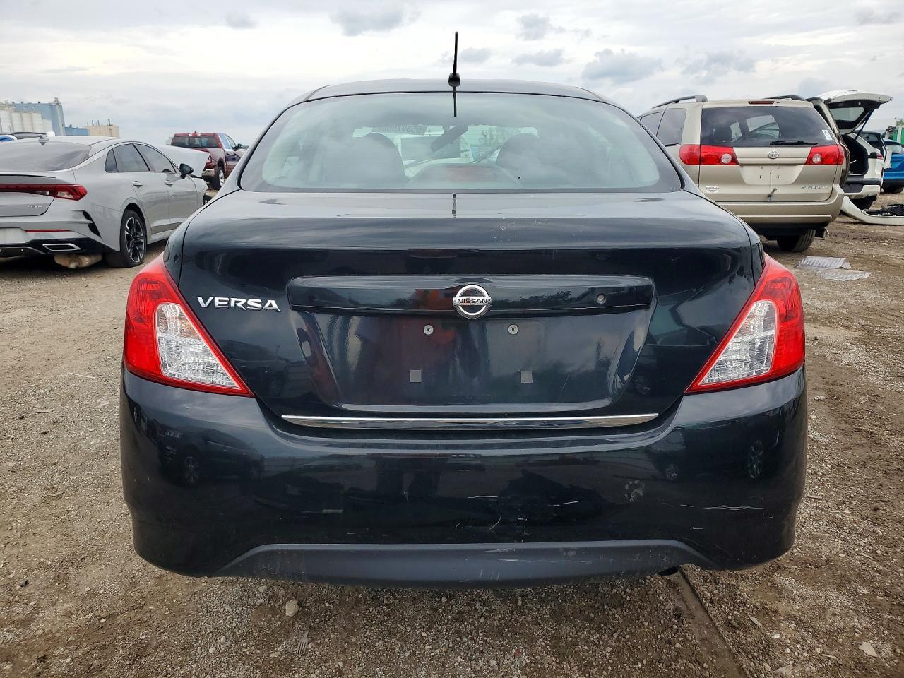 2015 Nissan Versa 1.6 S - zdjęcie 6