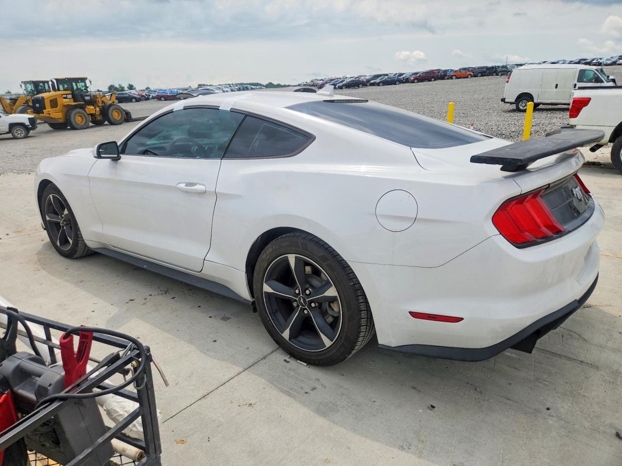 2020 Ford Mustang - zdjęcie 2