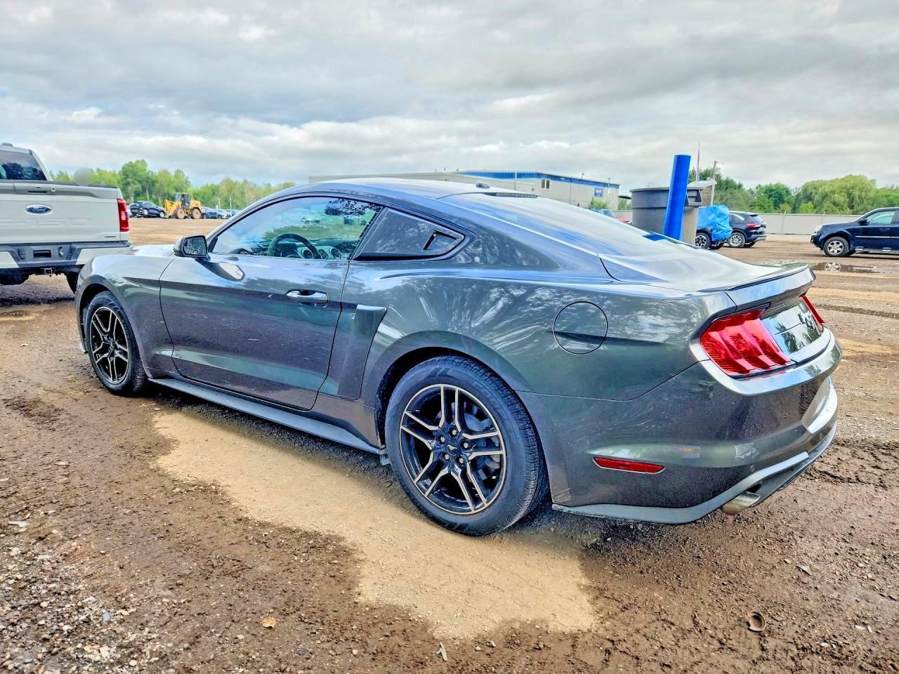 2020 Ford Mustang - zdjęcie 2