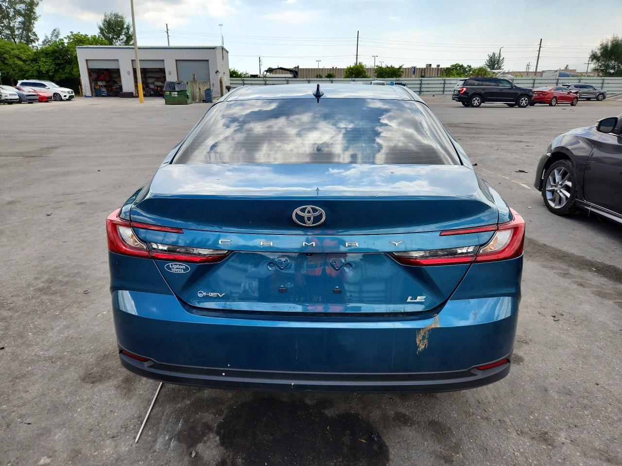 2026 Toyota Camry Le - zdjęcie 6