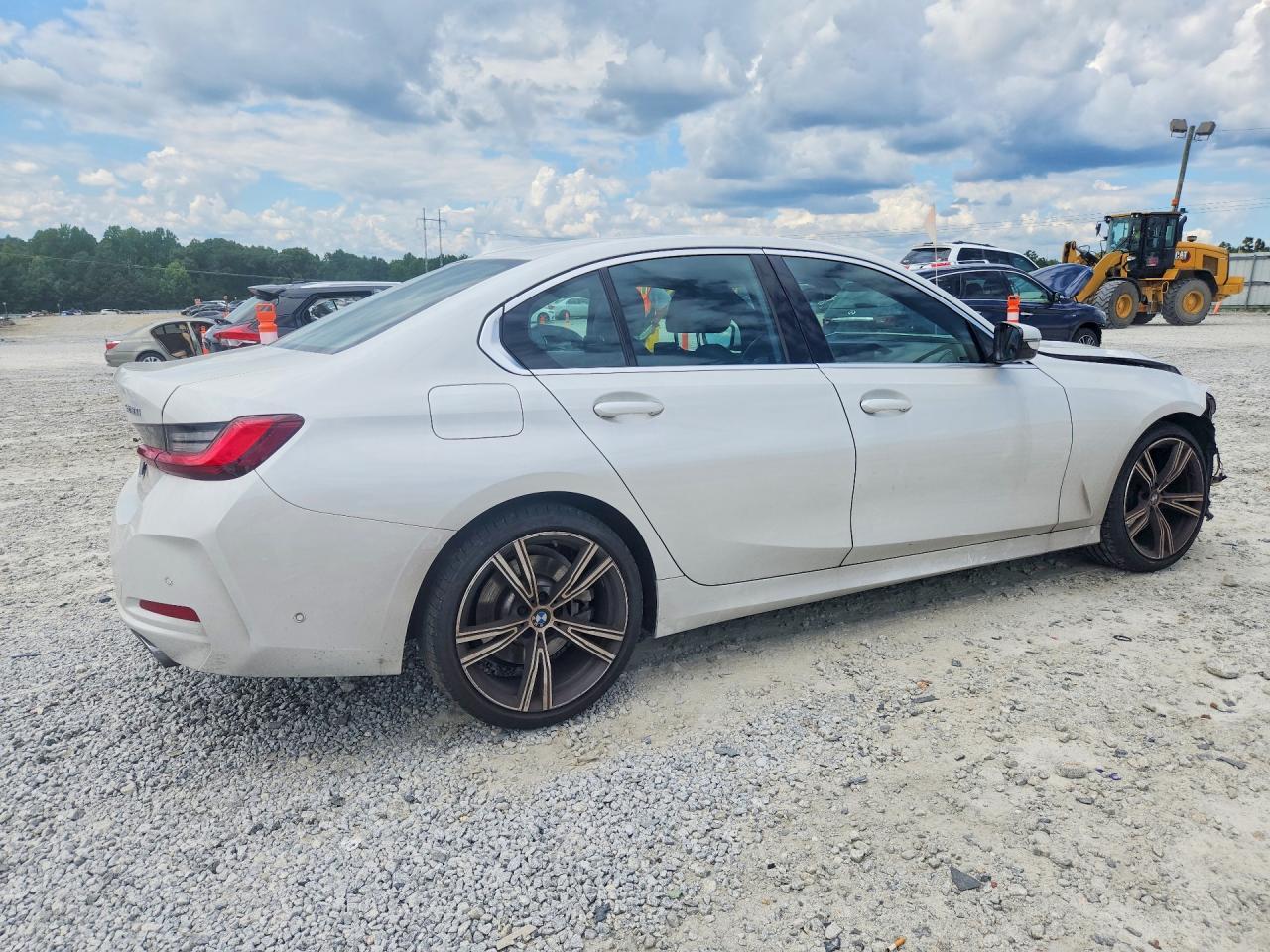 2024 BMW 330I - zdjęcie 3