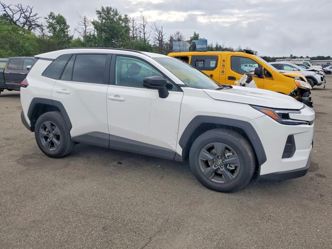 2026 Toyota Rav4 Le - zdjęcie 4