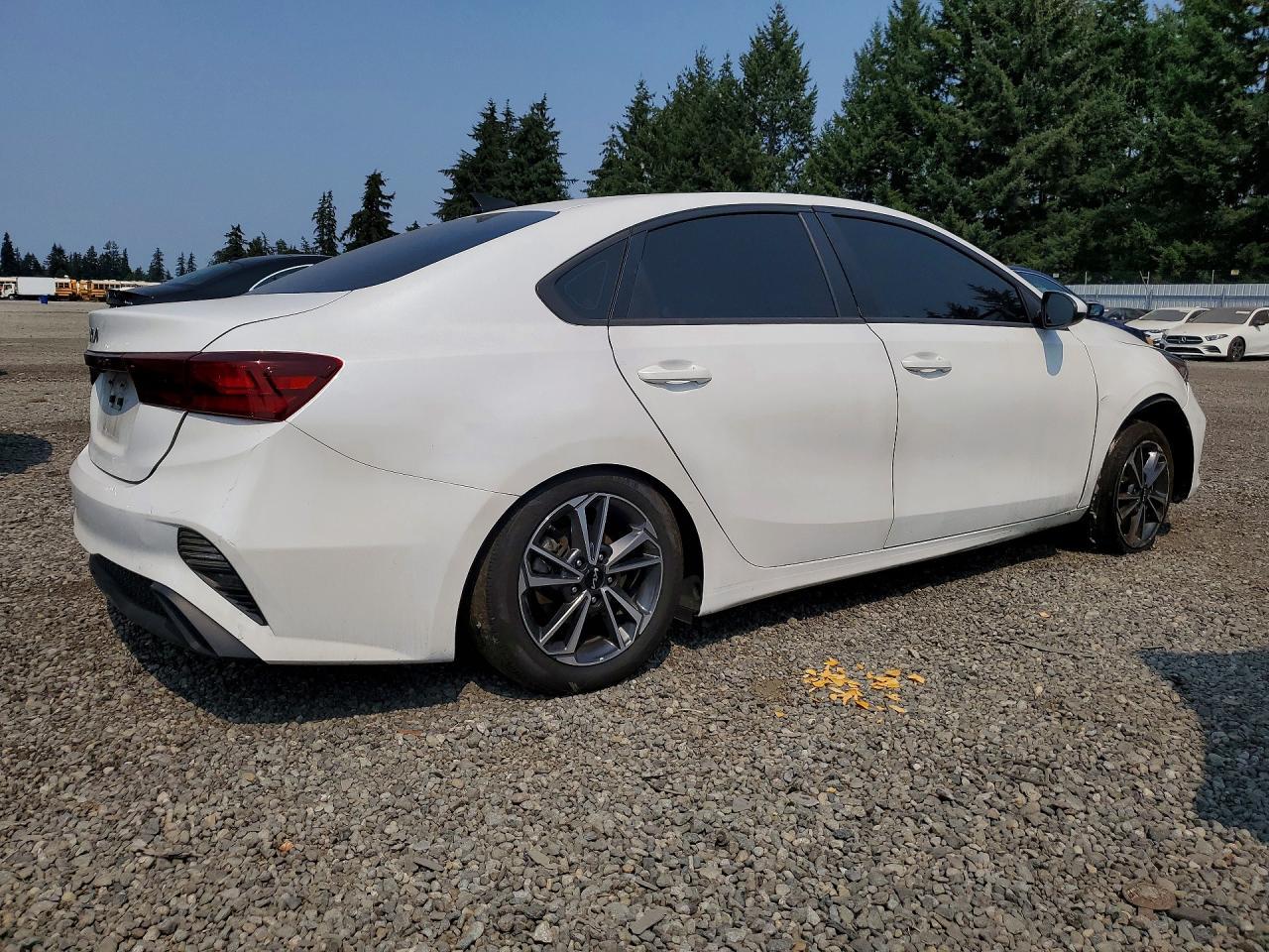 2022 Kia Forte Lxs - zdjęcie 3